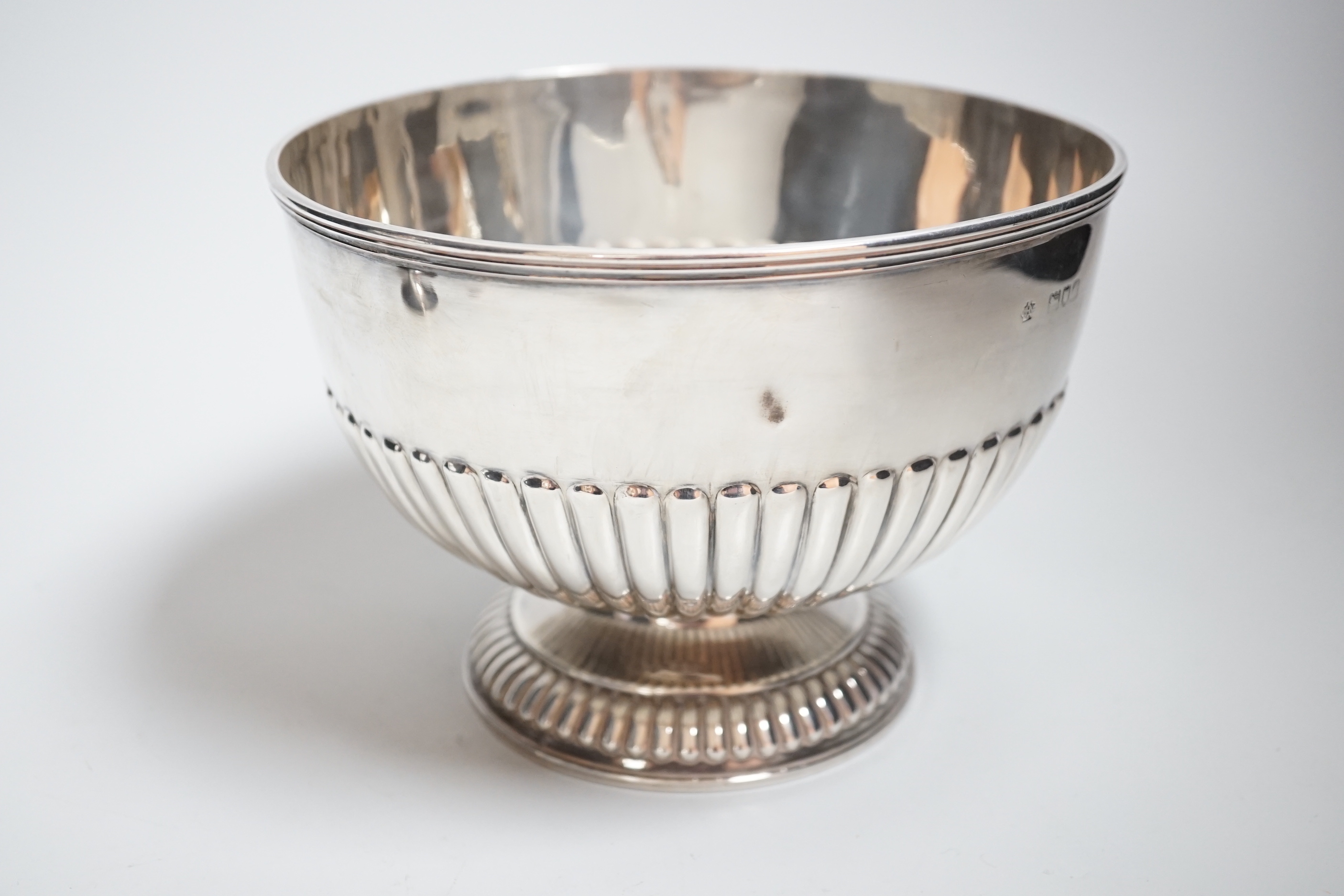 A late Victorian demi-fluted silver rose bowl, by William Hutton & Sons, London, 1900, diameter 18.6cm, 14.1oz.